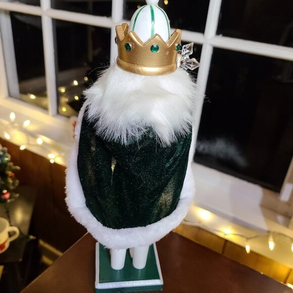 Green Christmas Nutcracker Soldier Wooden Xmas Holiday Mantel Decoration Statue - Picture 8 of 13